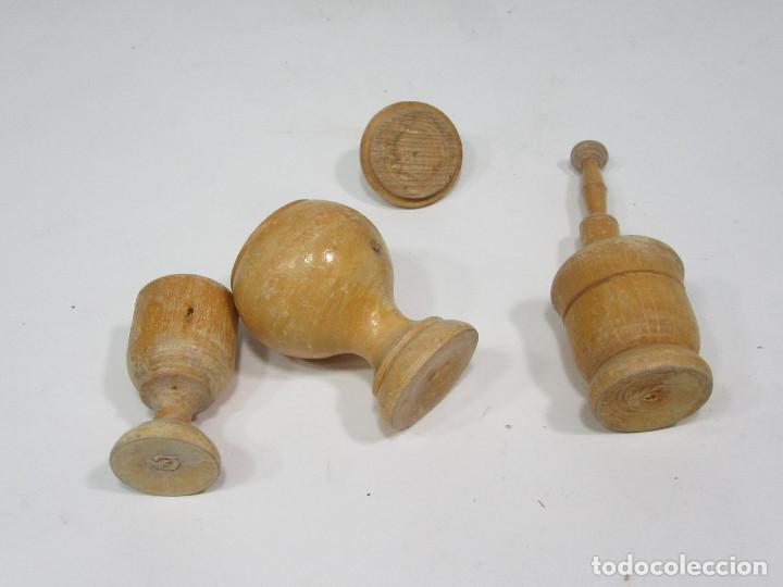 Casas de mu&ntilde;ecas: Juego de mortero y cacharros de madera. - Foto 2