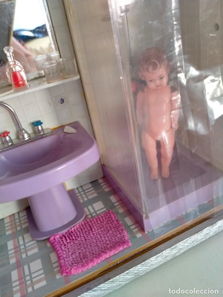 Casas de mu&ntilde;ecas: Diorama ba&ntilde;o Hogarin con mu&ntilde;ecas - Foto 3