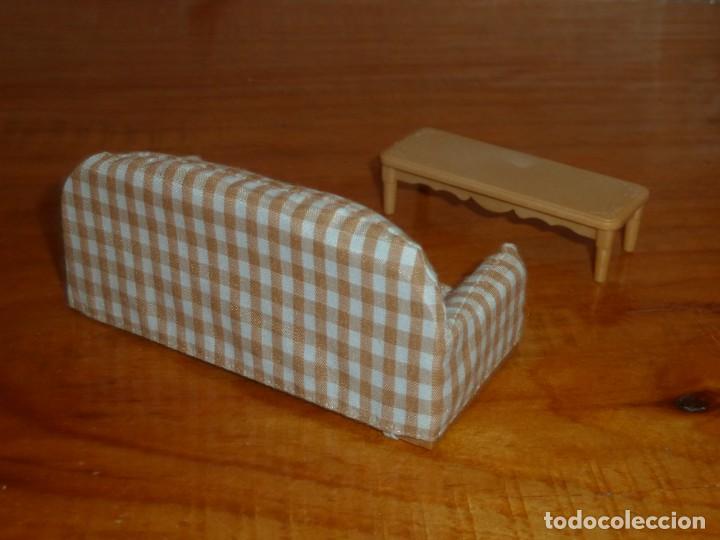 Casas de mu&ntilde;ecas: Sof&aacute; y mesa casa Sylvanian - Foto 4