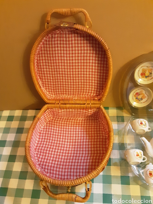 Casas de mu&ntilde;ecas: Baul mimbre con juego cafe mu&ntilde;ecas - Foto 4