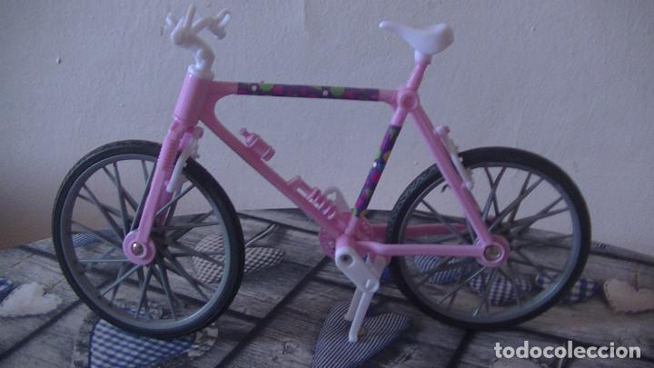Casas de mu&ntilde;ecas: BICICLETA BARBIE 1994 - Foto 1