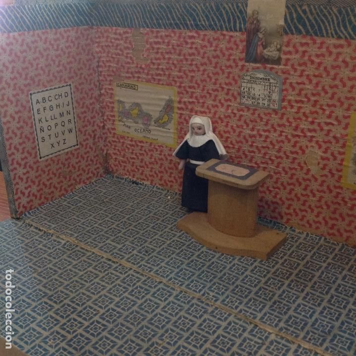 Casas de mu&ntilde;ecas: Escuela de ni&ntilde;as con monja - Foto 2