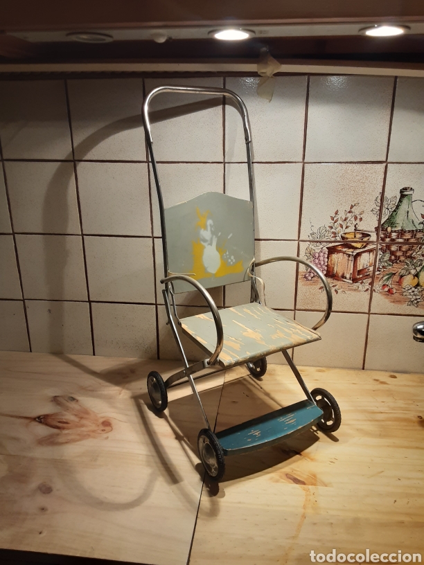 Casas de mu&ntilde;ecas: Silla plegable antigua para mu&ntilde;ecas - Foto 1