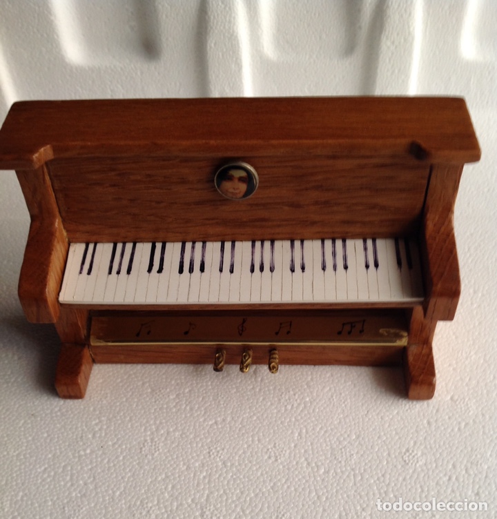 Casas de mu&ntilde;ecas: PIANO MADERA EN MINIATURA - Foto 1