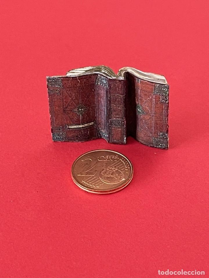 Casas de mu&ntilde;ecas: Libro medieval miniatura para casa de mu&ntilde;ecas - Foto 3