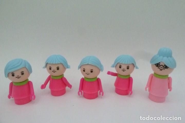 Casas de mu&ntilde;ecas: Antiguas figuras tipo pin y pon y sus complementos - Foto 3