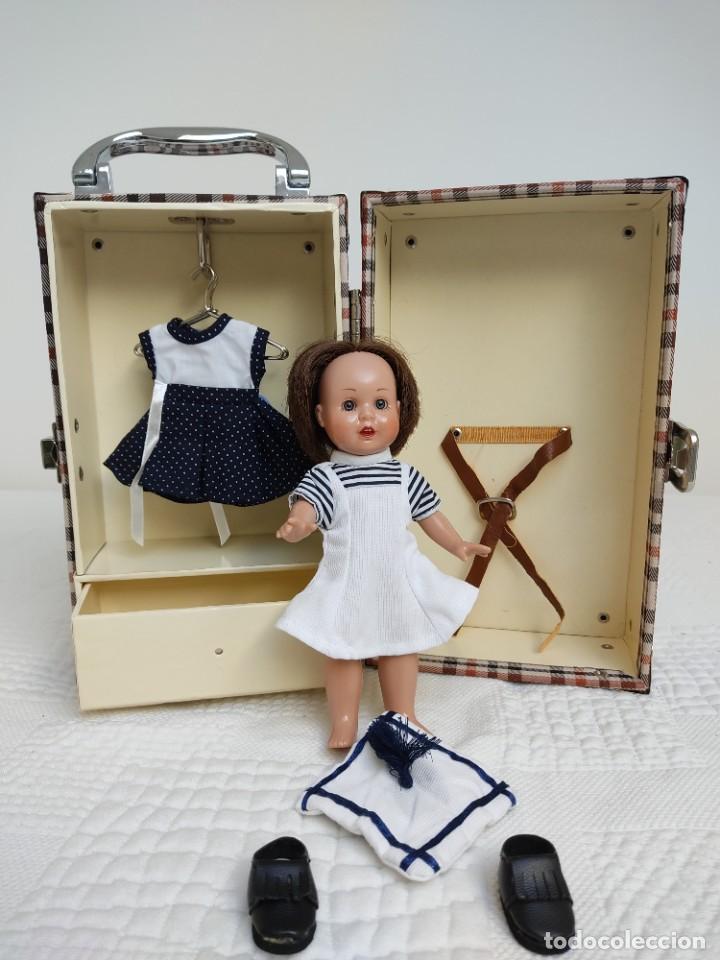Casas de mu&ntilde;ecas: Mu&ntilde;eca Mariquita P&eacute;rez con maleta. - Foto 1