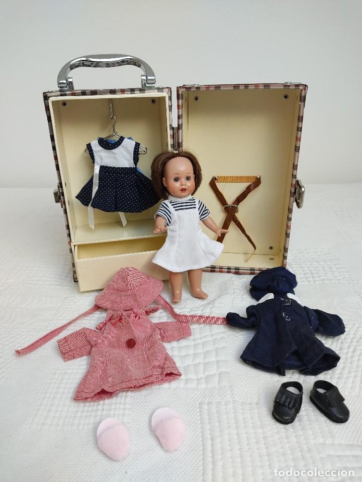 Casas de mu&ntilde;ecas: Mu&ntilde;eca Mariquita P&eacute;rez con maleta. - Foto 2