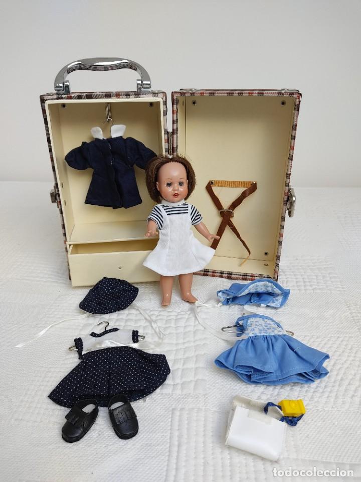 Casas de mu&ntilde;ecas: Mu&ntilde;eca Mariquita P&eacute;rez con maleta. - Foto 3