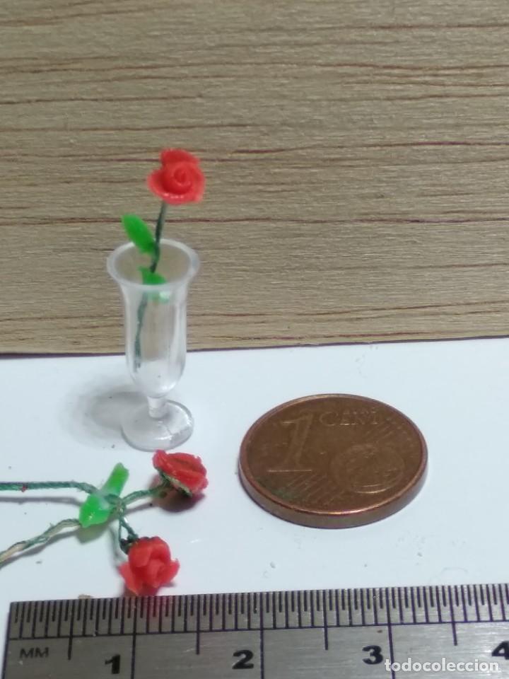 Casas de mu&ntilde;ecas: Jarr&oacute;n de rosas 1:24 - Foto 2