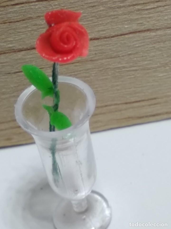 Casas de mu&ntilde;ecas: Jarr&oacute;n de rosas 1:24 - Foto 3