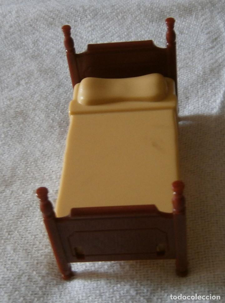 Casas de mu&ntilde;ecas: cama de plastico disney para casa de mu&ntilde;ecas - Foto 1