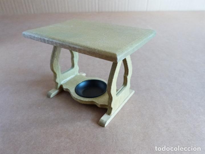 Casas de mu&ntilde;ecas: Mesa en madera con brasero para casa de mu&ntilde;ecas - Foto 2