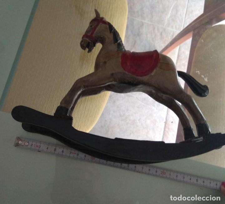 Casas de mu&ntilde;ecas: CABALLO DE MADERA PARA MU&Ntilde;ECA ANTIGUA - Foto 1