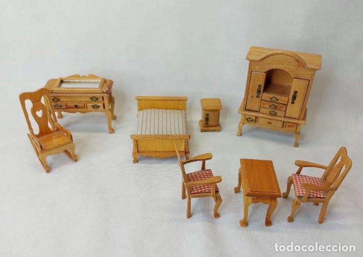 Muebles para casa de muñecas