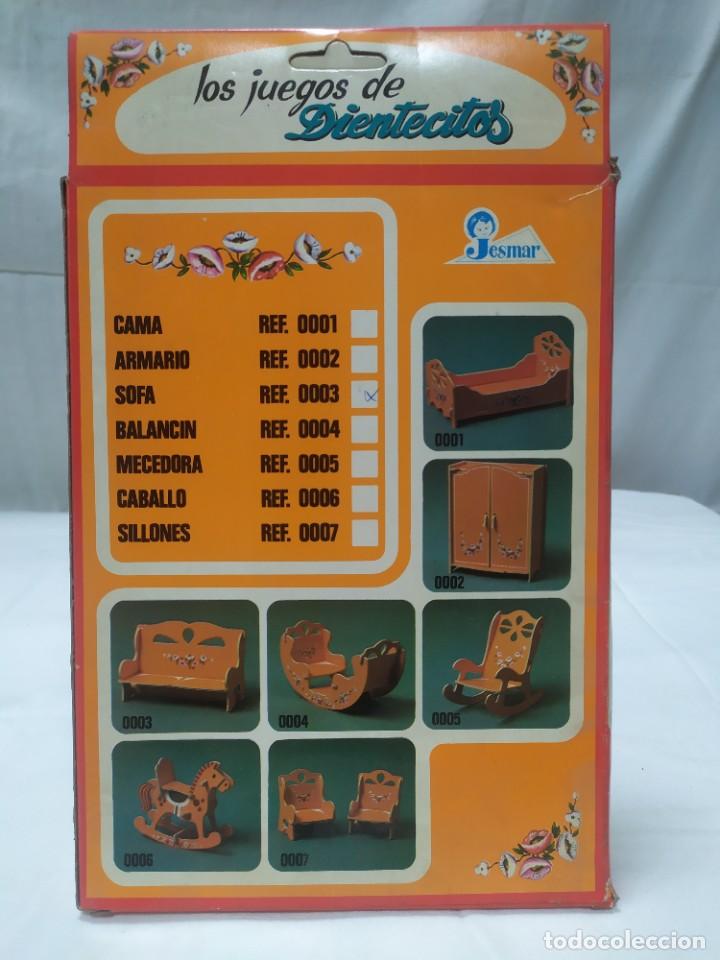Casas de mu&ntilde;ecas: Los juegos de dientecitos de Jesmar, sof&aacute;. - Foto 2