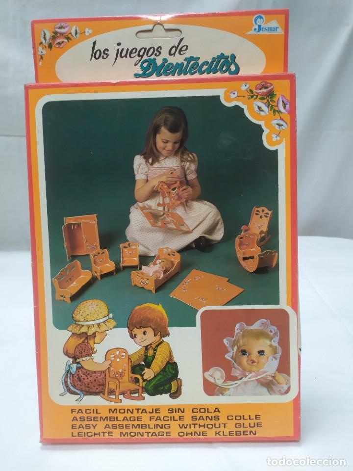 Casas de mu&ntilde;ecas: Los juegos de dientecitos de Jesmar, sof&aacute;. - Foto 1