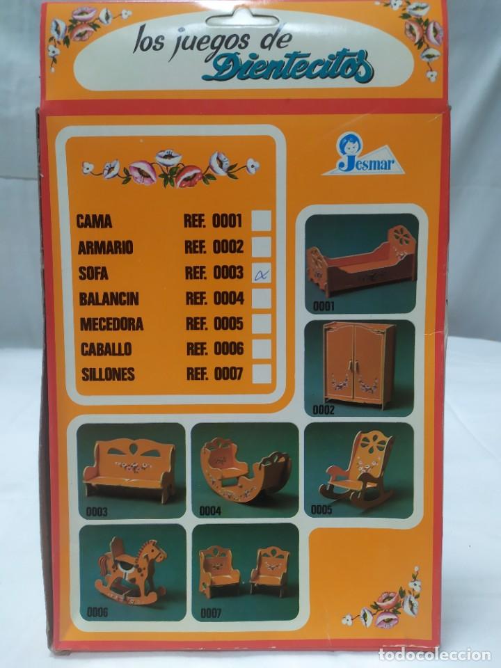 Casas de mu&ntilde;ecas: Los juegos de dientecitos de Jesmar, sof&aacute;. - Foto 2