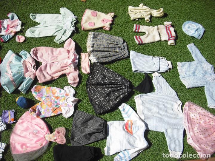 Casas de mu&ntilde;ecas: LOTE ROPA MU&Ntilde;ECAS MODERNAS - Foto 2