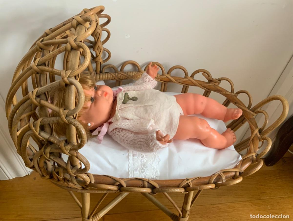 Casas de mu&ntilde;ecas: ANTIGUO MOIS&Eacute;S CUNA DE BAMBU CON RUEDAS PARA MU&Ntilde;ECA - Foto 8