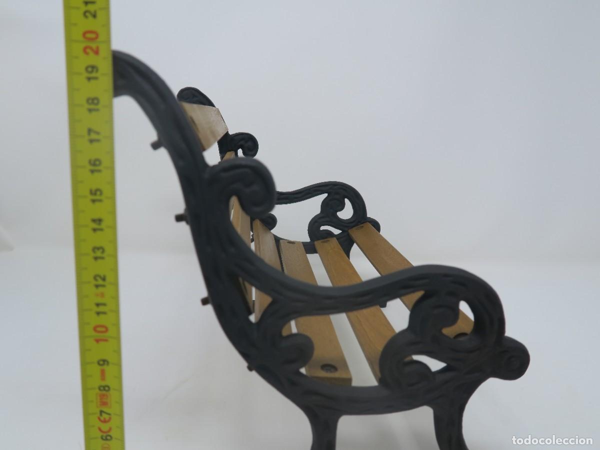 Casas de mu&ntilde;ecas: BANCO DE MU&Ntilde;ECAS EN MADERA Y FORJA 24X20 - Foto 4
