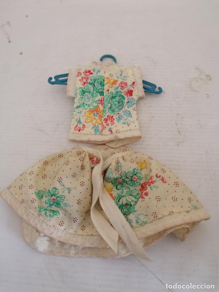 Casas de mu&ntilde;ecas: CONJUNTO DOS PRENDAS DE FLORES PARA MU&Ntilde;ECA - Foto 2