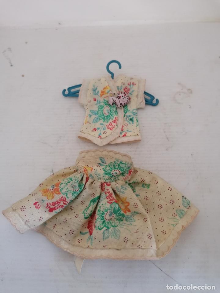 Casas de mu&ntilde;ecas: CONJUNTO DOS PRENDAS DE FLORES PARA MU&Ntilde;ECA - Foto 1