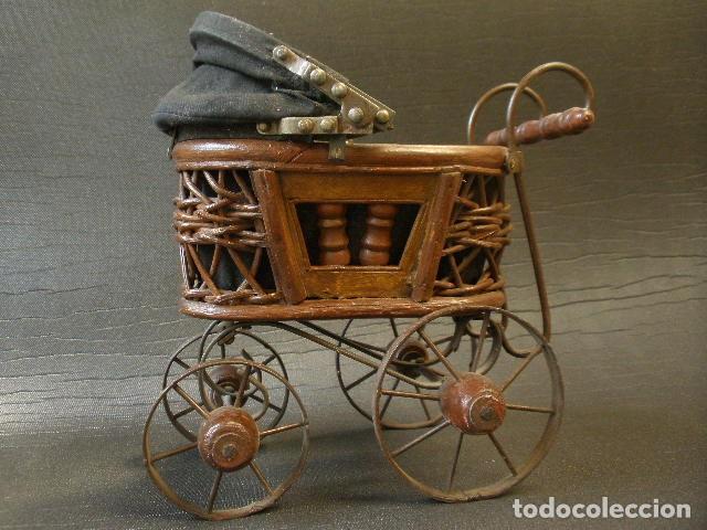 Casas de mu&ntilde;ecas: Antiguo coche de paseo para mu&ntilde;eca. - Foto 3