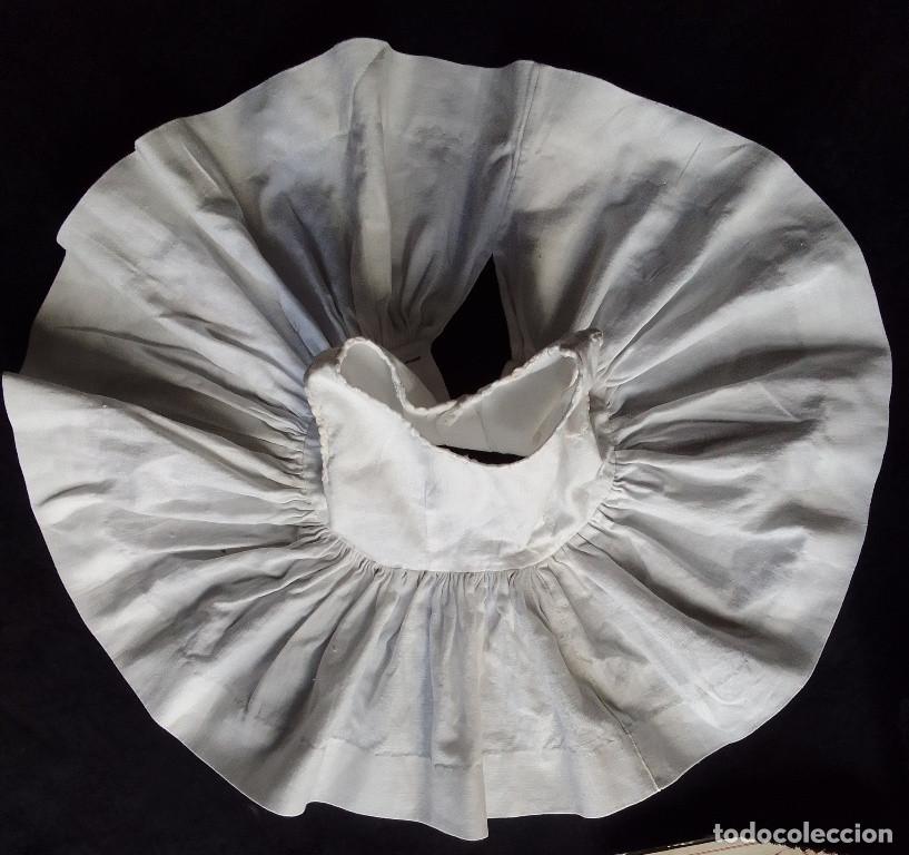 Casas de mu&ntilde;ecas: Vestido antiguo de mu&ntilde;eca - Foto 3