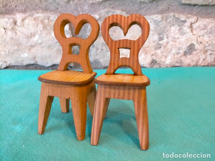 Cerveza inglesa interferencia División pareja de sillas de juguete hechas de madera ta - Compra venta en  todocoleccion