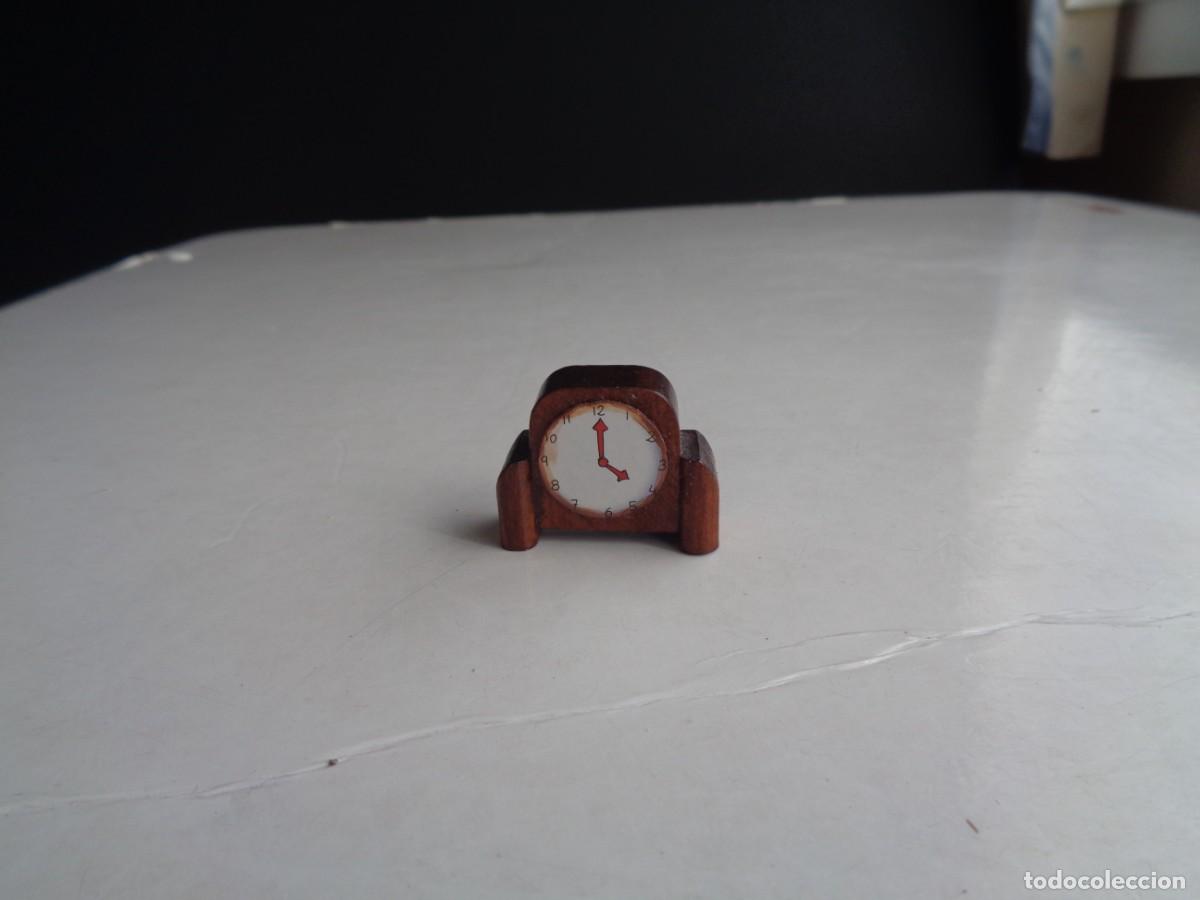 Casas de mu&ntilde;ecas: PEQUE&Ntilde;O RELOJ DE MADERA - Foto 1