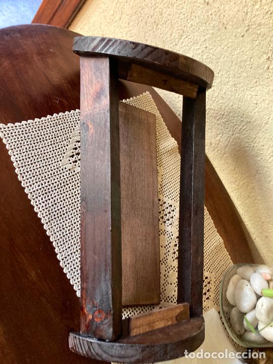 Casas de mu&ntilde;ecas: Cuna mecedora de madera para mu&ntilde;ecas - Foto 4