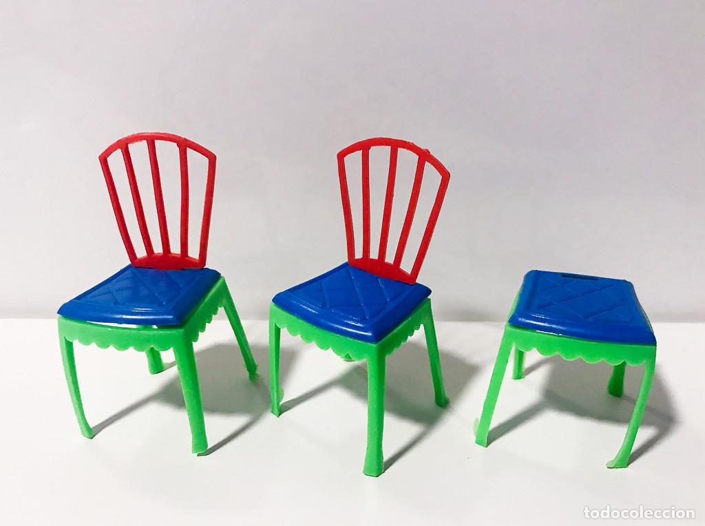 Casas de mu&ntilde;ecas: ANTIGUAS SILLAS DE PLASTICO DE CASA DE MU&Ntilde;ECAS - Foto 1