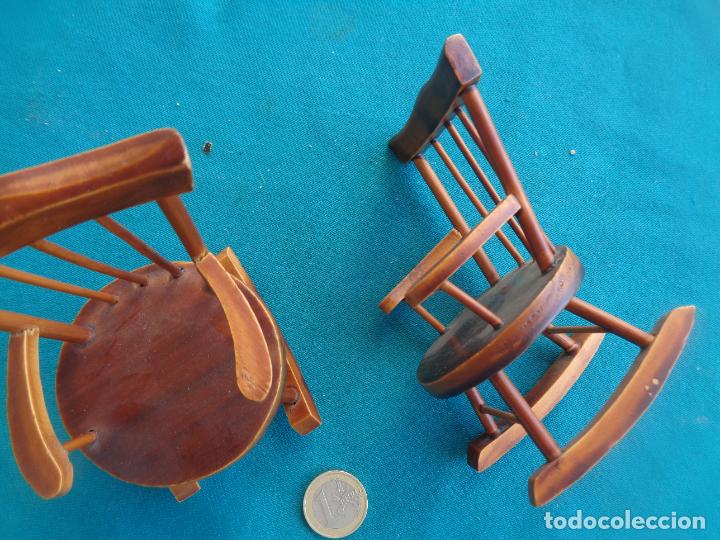 Casas de mu&ntilde;ecas: CASA DE MU&Ntilde;ECAS PAREJA DE MECEDORAS EN MADERA - Foto 2