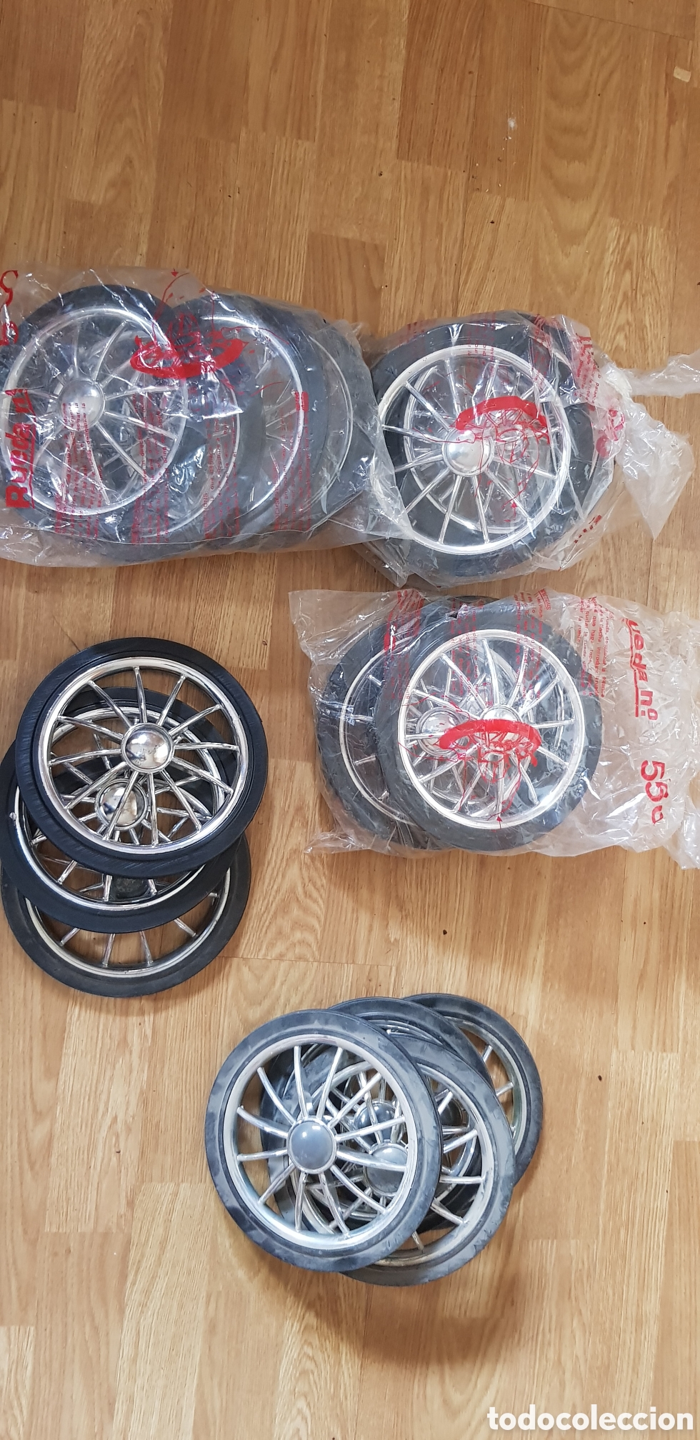 Casas de mu&ntilde;ecas: 4 Ruedas nuevas de carro de mu&ntilde;ecas - Foto 1