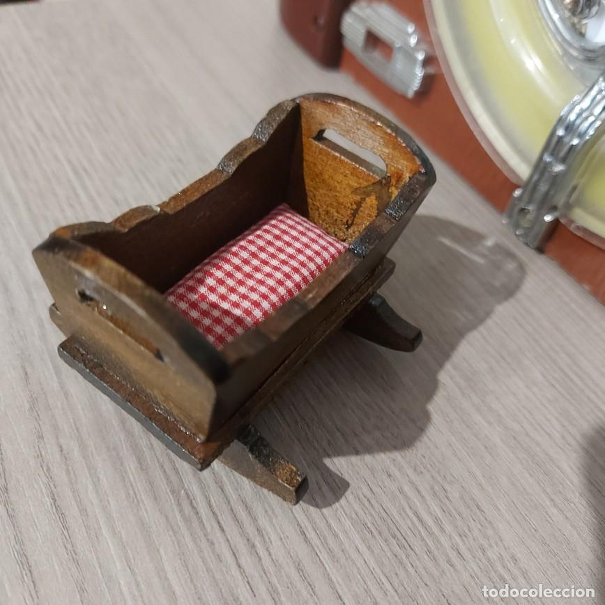 Casas de mu&ntilde;ecas: CUNA MECEDORA MADERA CON COLCHON - Foto 2