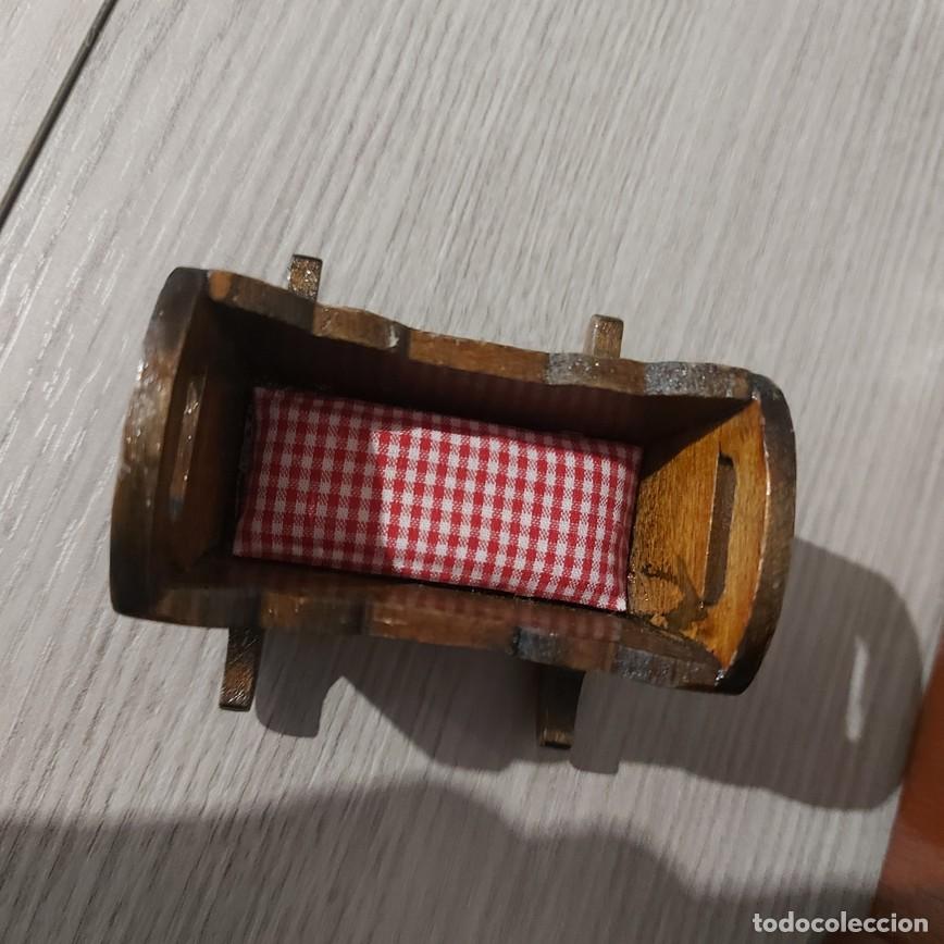 Casas de mu&ntilde;ecas: CUNA MECEDORA MADERA CON COLCHON - Foto 4