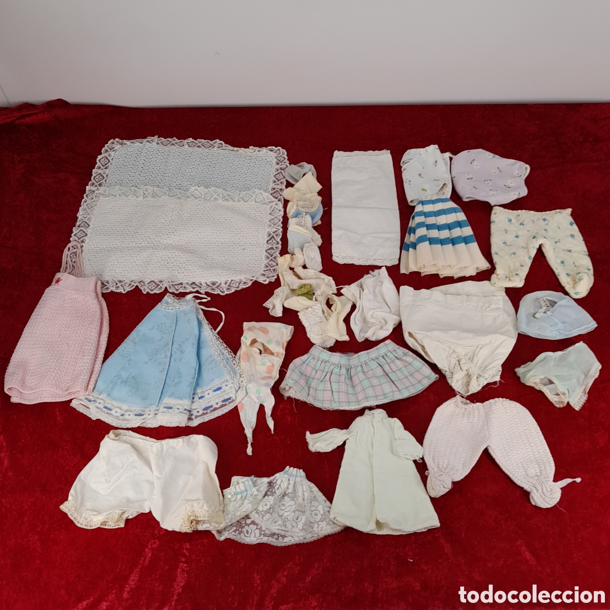 Casas de mu&ntilde;ecas: LOTE DE ROPA PARA MU&Ntilde;ECAS. FINALES SIGLO XX. 01 - Foto 1