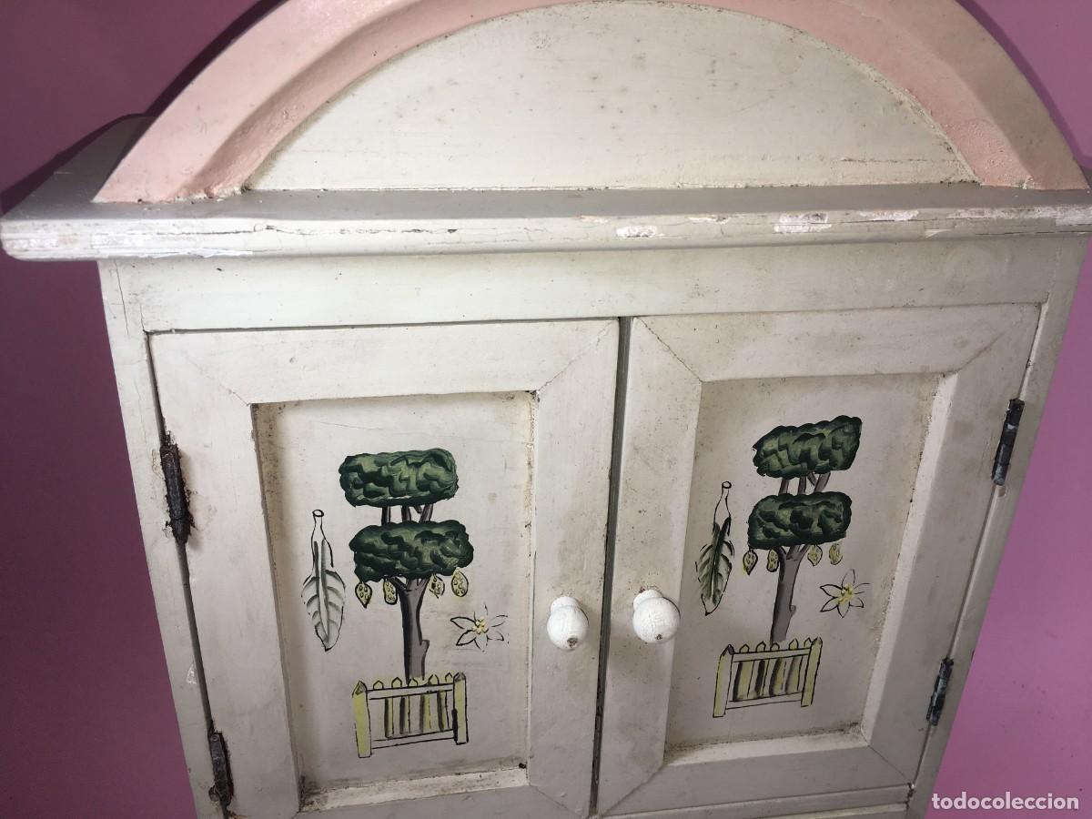 Casas de mu&ntilde;ecas: ARMARIO DE MADERA PARA MU&Ntilde;ECAS - Foto 2