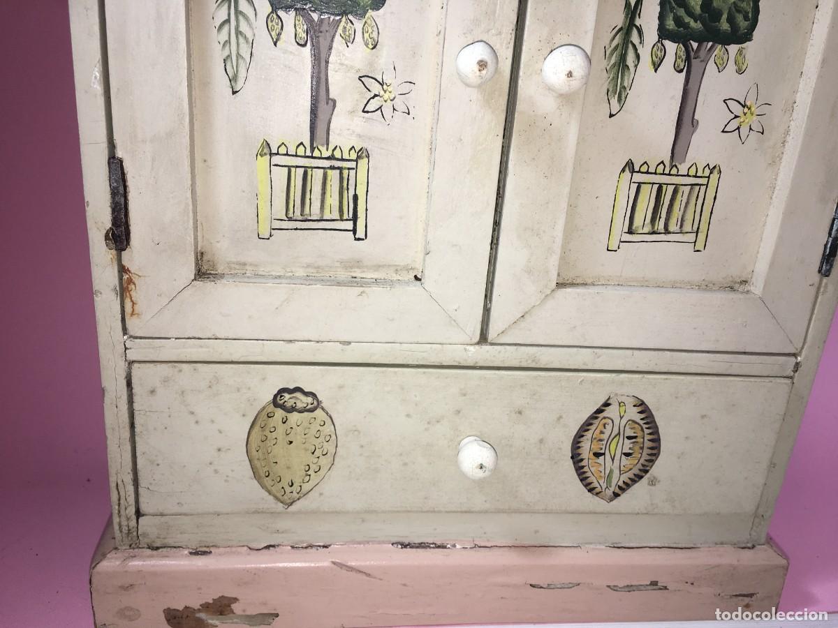 Casas de mu&ntilde;ecas: ARMARIO DE MADERA PARA MU&Ntilde;ECAS - Foto 3