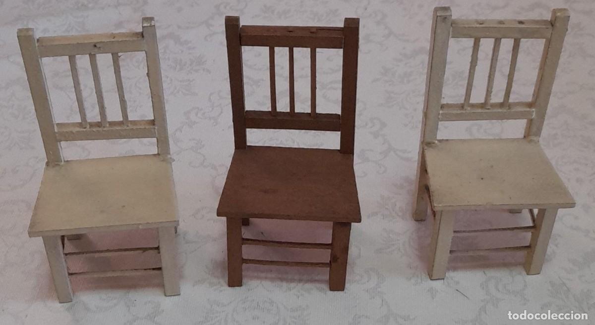 Casas de mu&ntilde;ecas: LOTE DE 3 SILLAS DE MADERA PARA CASA DE MU&Ntilde;ECA - Foto 1