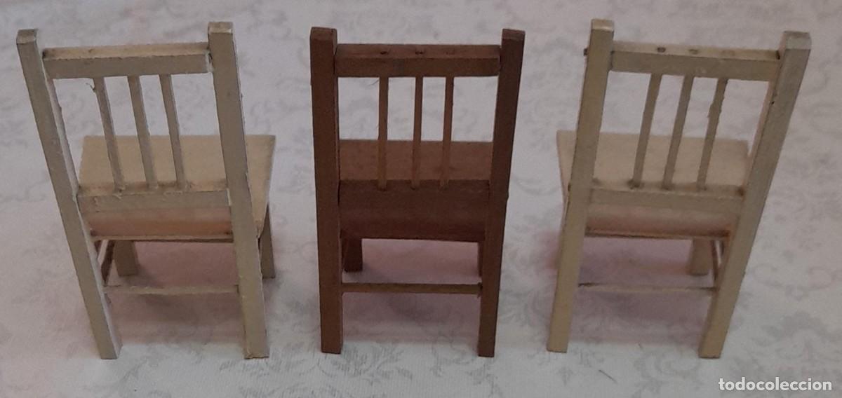 Casas de mu&ntilde;ecas: LOTE DE 3 SILLAS DE MADERA PARA CASA DE MU&Ntilde;ECA - Foto 2