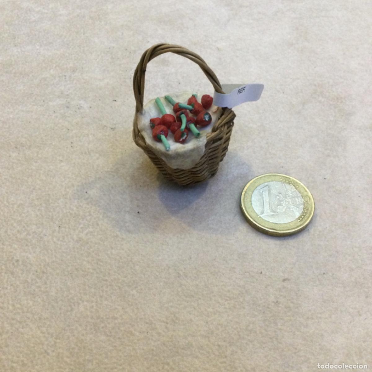 Casas de mu&ntilde;ecas: Miniatura. Cesta con cerezas. NUEVA - Foto 1