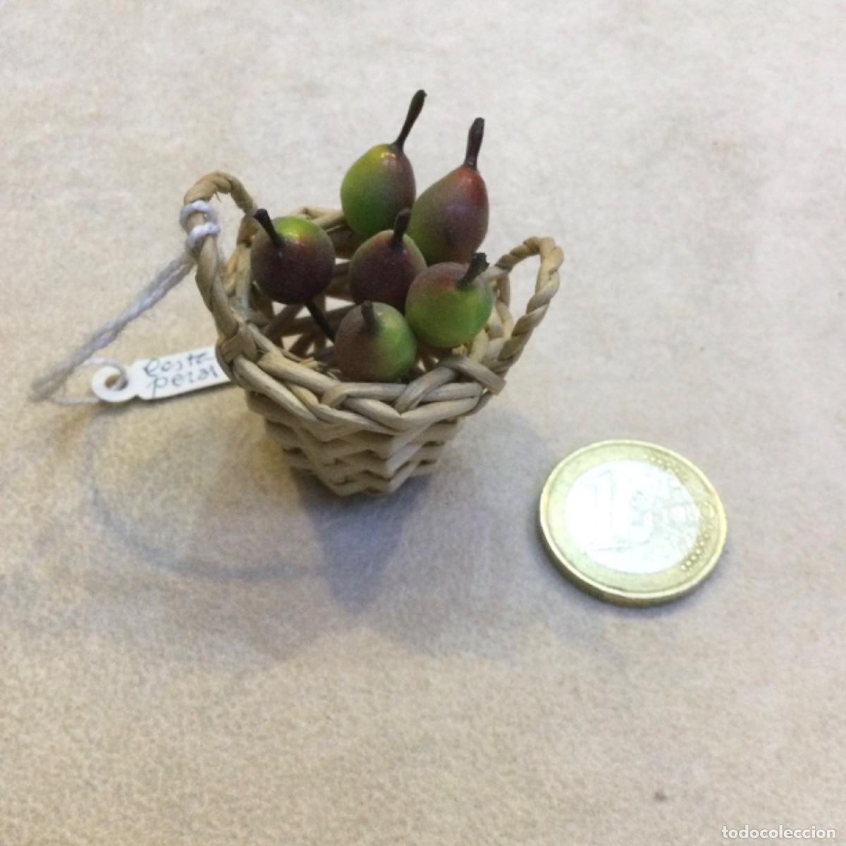 Casas de mu&ntilde;ecas: Miniatura. Cesta con peras. NUEVA - Foto 1