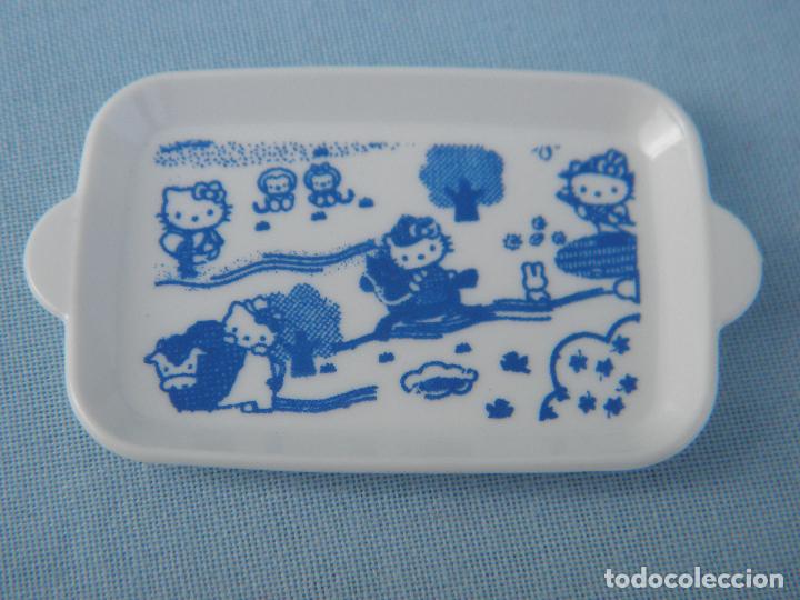 Casas de mu&ntilde;ecas: Antigua bandeja rectangular original de Hello Kitty para casas de mu&ntilde;ecas - Foto 1