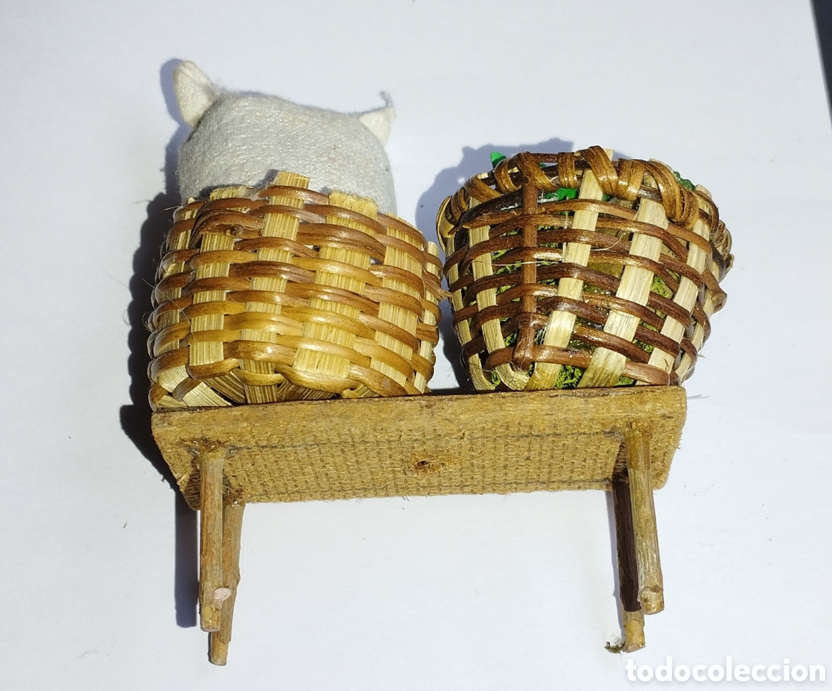 Casas de mu&ntilde;ecas: CANASTOS CON MAIZ Y SACO SOBRE BANCO - COMPLEMENTO DIORAMA - Foto 2