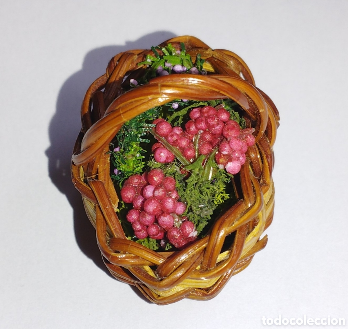 Casas de mu&ntilde;ecas: CESTO DE FRUTAS Y HIERBAS - COMPLEMENTO DIORAMA - Foto 1