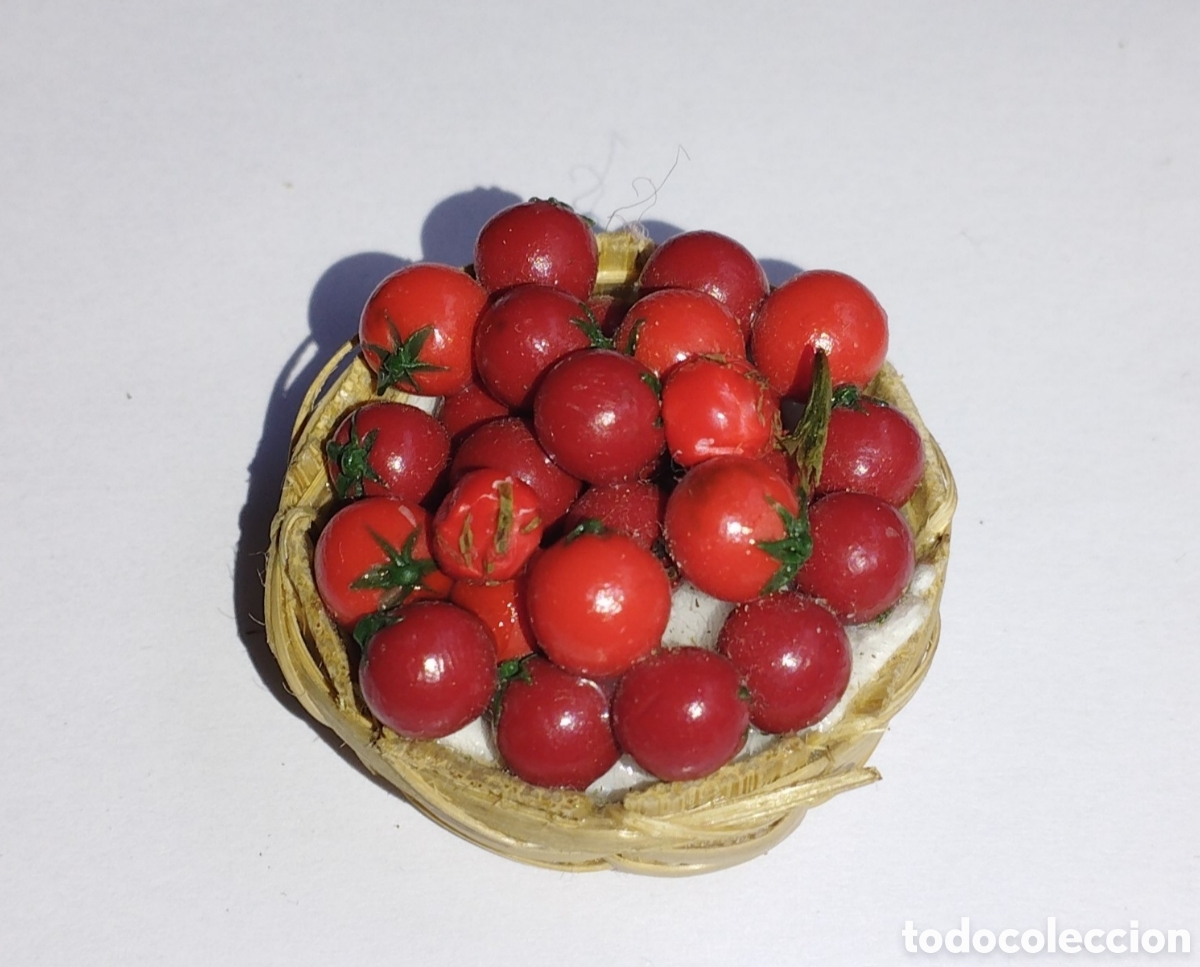 Casas de mu&ntilde;ecas: CESTO CON TOMATES - COMPLEMENTO DIORAMA - Foto 1