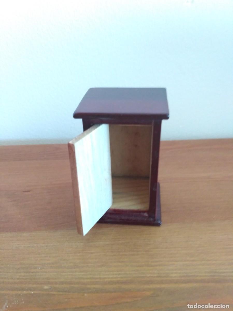 Casas de mu&ntilde;ecas: MESA DE CABECERA PARA CASA DE MU&Ntilde;ECAS - Foto 1