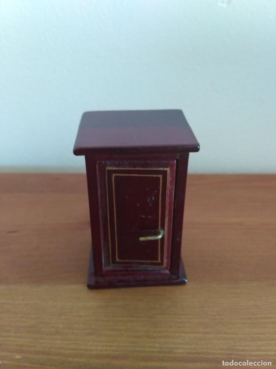 Casas de mu&ntilde;ecas: MESA DE CABECERA PARA CASA DE MU&Ntilde;ECAS - Foto 2